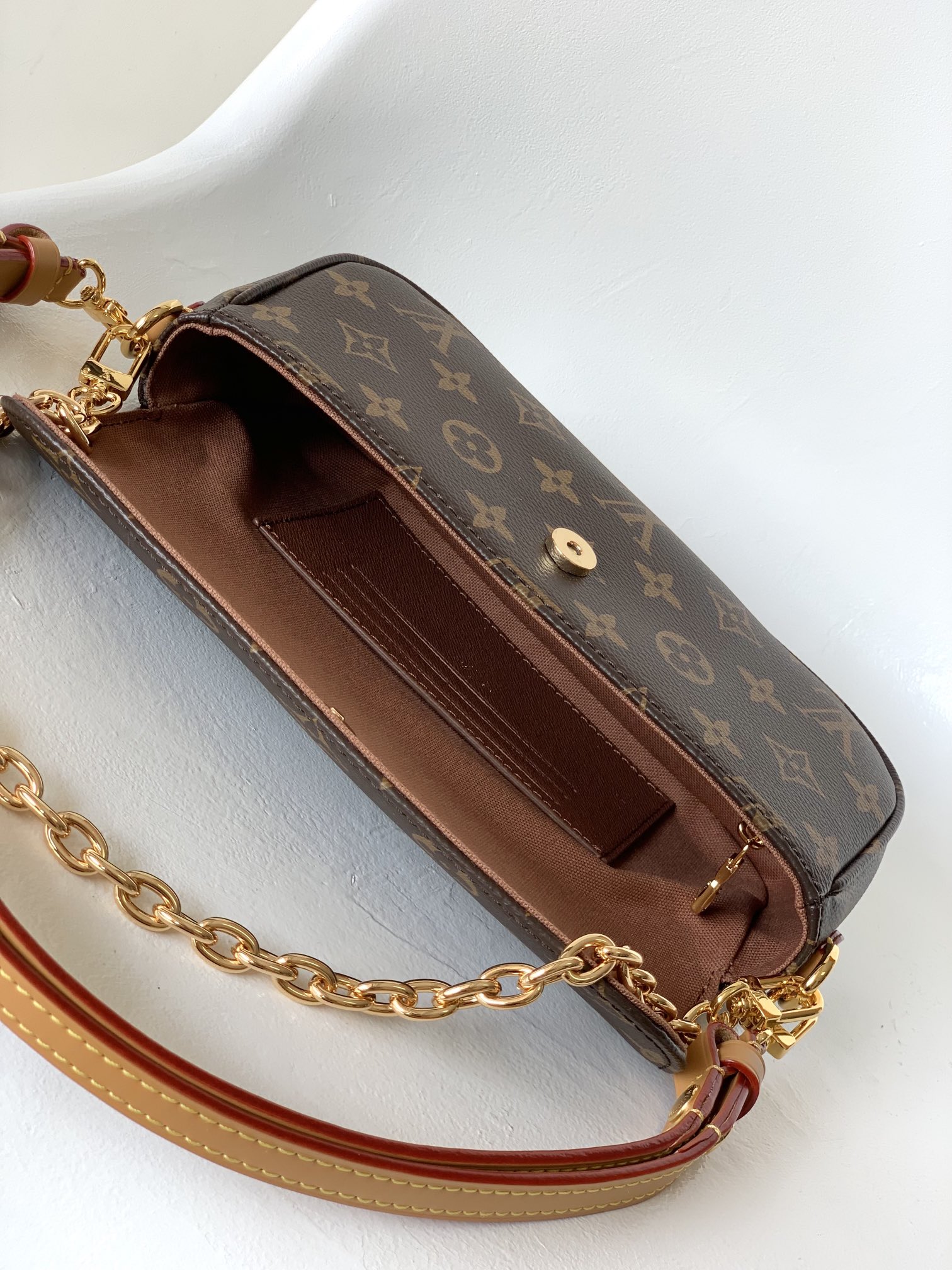 Louis Vuitton WALLET ON CHAIN IVY